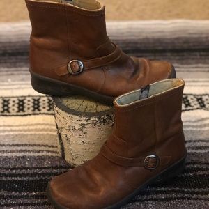 Keen 7.5 water proof leather ankle boots